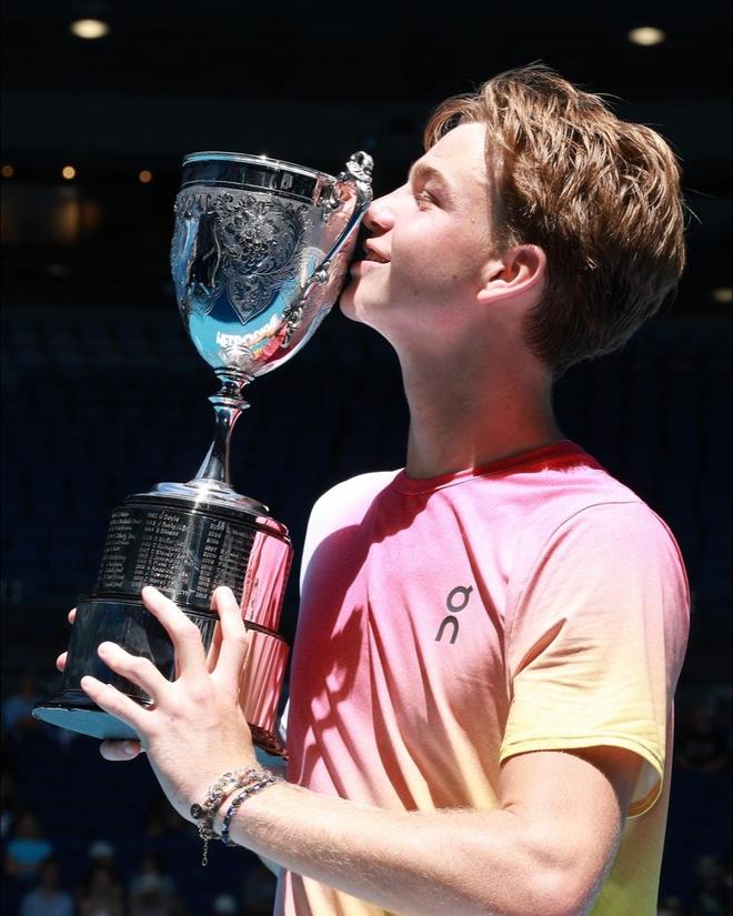 九游娱乐-费德勒在C9比赛中领先优势明显，刷新纪录引发热议！