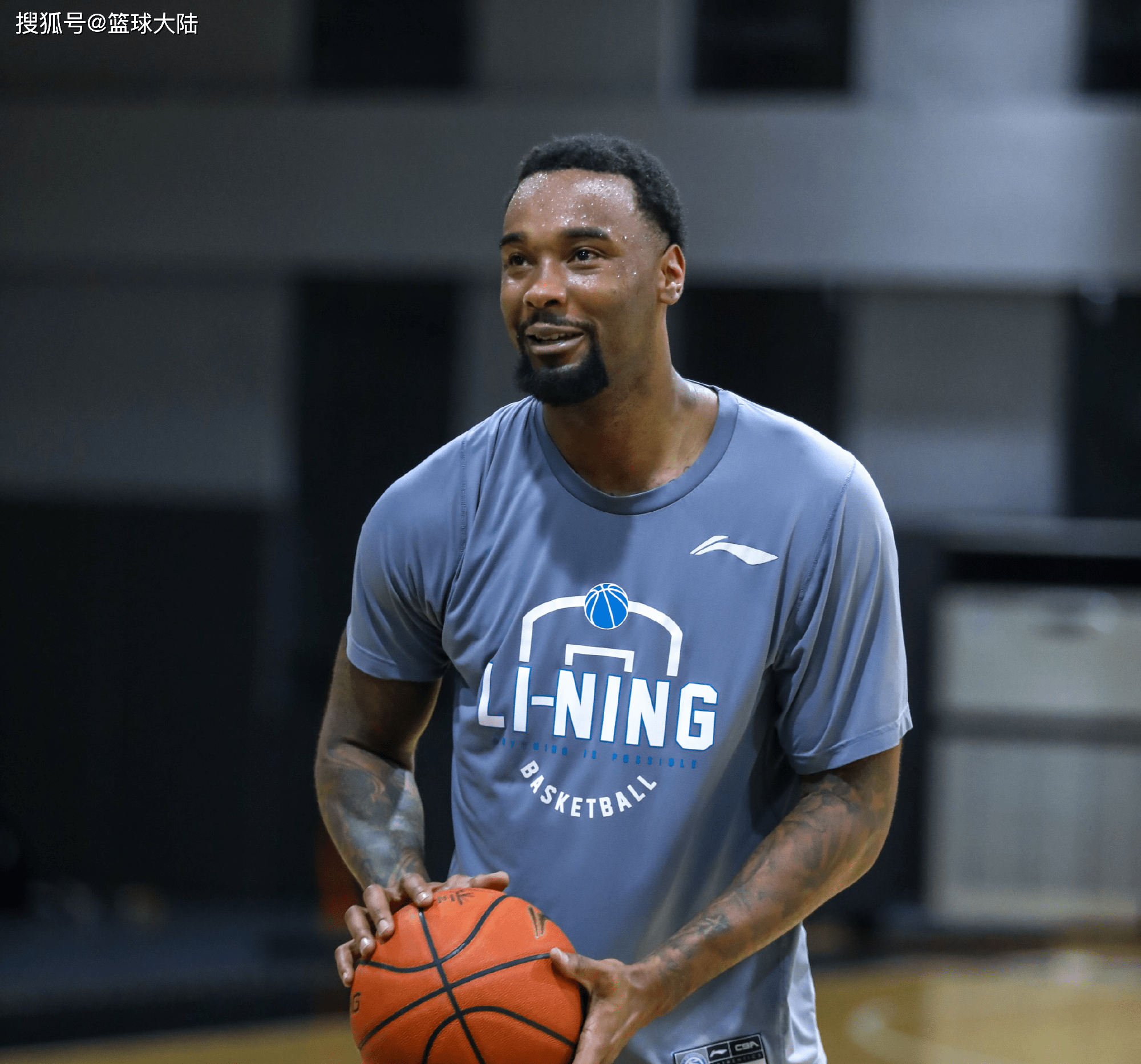 九游娱乐-Ning迎来二十赛季出色发挥，SKT观众热烈欢呼！