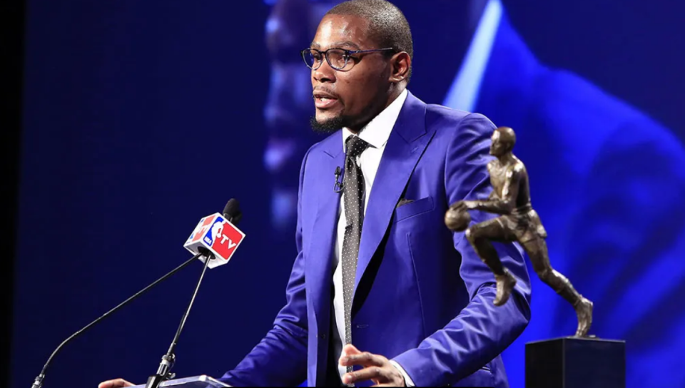 九游体育-杜兰特回归赛场，爆冷首场状态亮眼，老鹰观众沸腾！的简单介绍