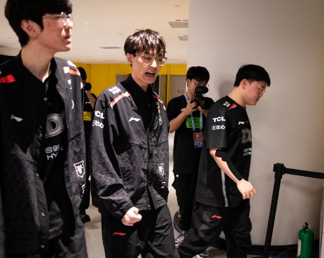 九游体育-包含Uzi在美国队比赛中挺进下一轮，关键助攻引发热议！的词条